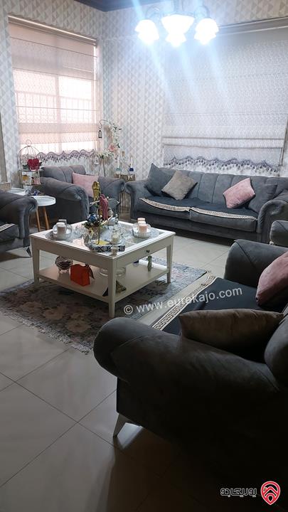 بناية سكنية مكونة من 3 طوابق تحتوي 4 شقق على ارض 456م للبيع في عمان - جبل النزهة