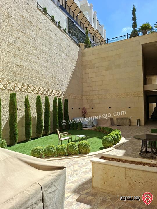 فيلا فاخرة مساحة 1 دونم و 430م على أرض 1 دونم و 100م للبيع في كريدور عبدون