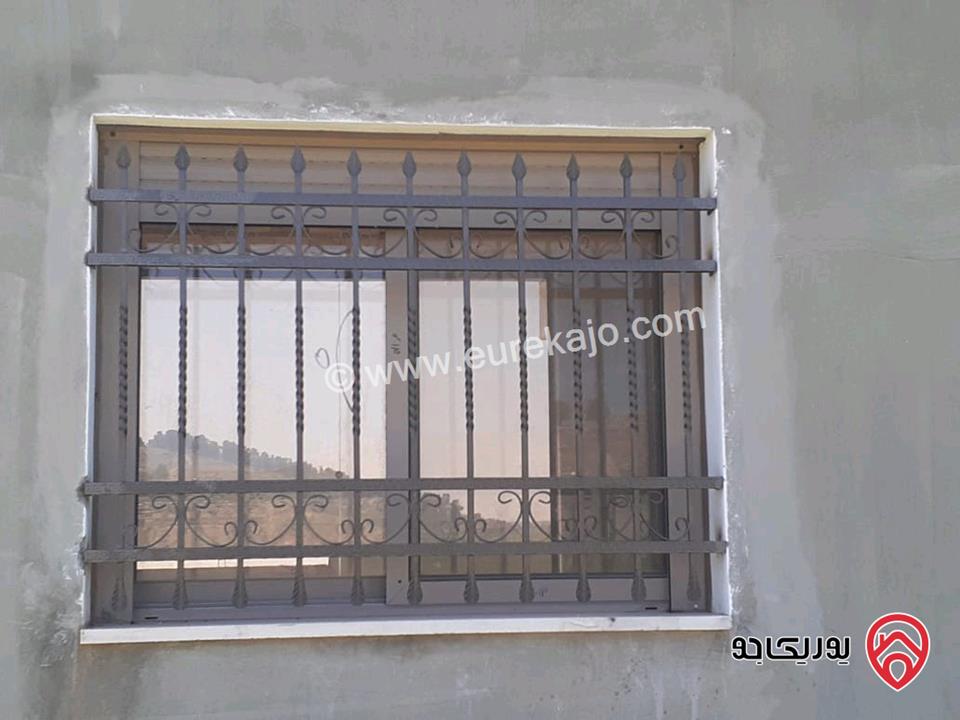 مزرعة نظام شاليه مساحة الأرض 7 دونم والبناء 140م للبيع في المفرق حمامه العموش 