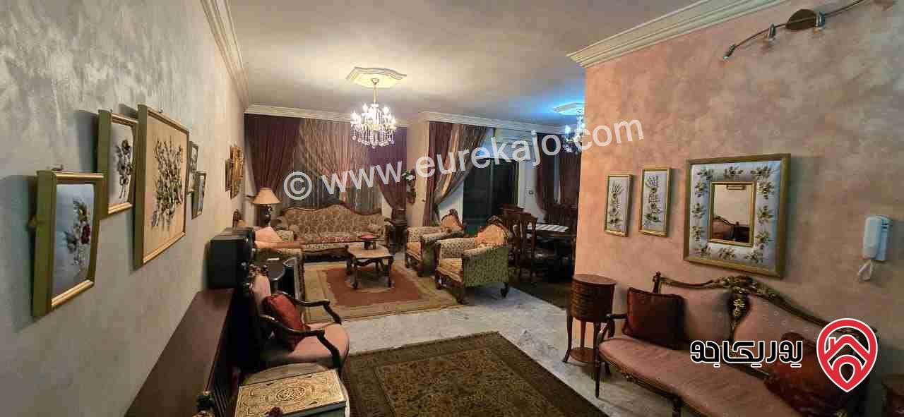 شقة فاخرة طابق ثالث مساحة 180م مع الأثاث كامل للبيع في عمان - الرابية 