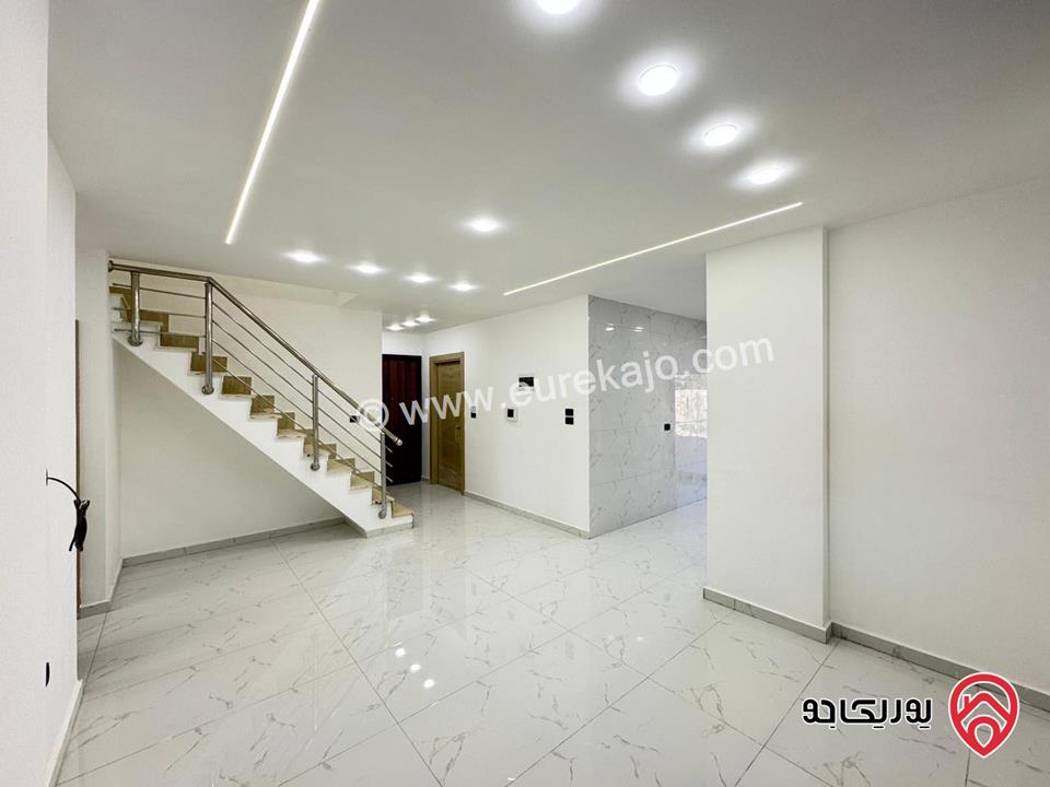 شقة طابق ثالث دوبلكس مساحة 212م مع تراس خارجي 40م للبيع في عمان - البنيات 