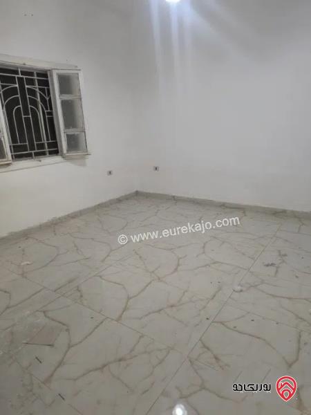 شقة طابق ارضي مساحة 100م + 50م ترس للايجار في عمان - جبل الحسين 