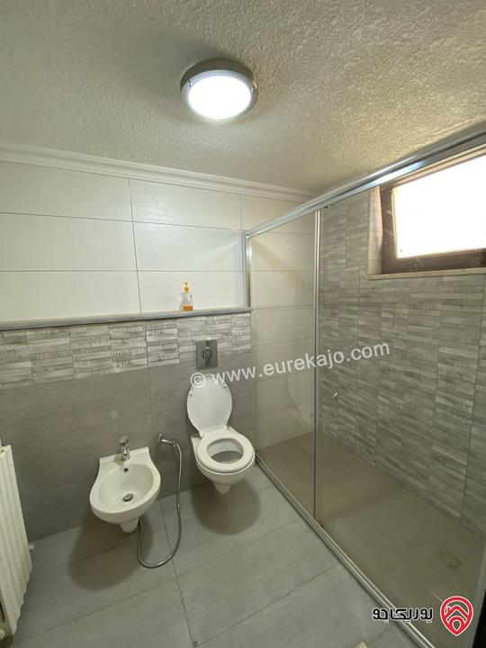 شقة طابق ثاني مساحة 195م للبيع في عمان - منطقة ام أذينة 