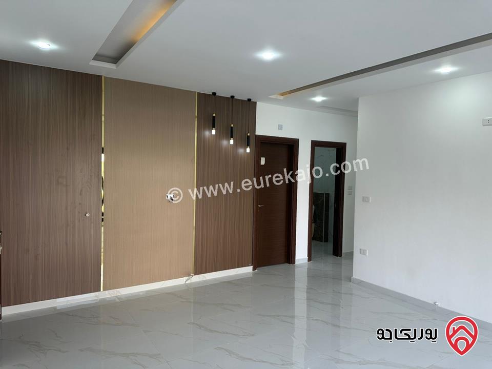 شقه فاخره 185م ارضي مدخل مستقل معها ترسين للبيع من المالك في اجمل مناطق الجبيهه حي المنصور 