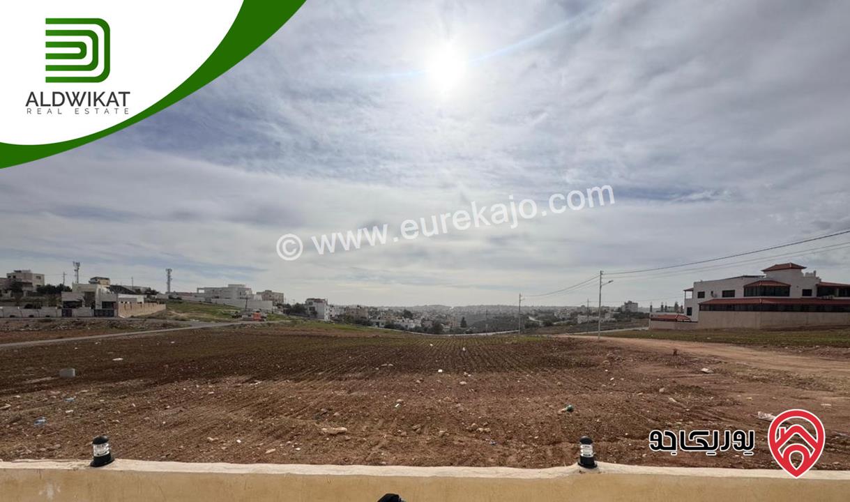 فيلا مستقلة للبيع في ناعور / شارع السلام مساحة الارض 900م ومساحة البناء 1000م ومساحة الحديقة 300م ومساحة الترس 100م