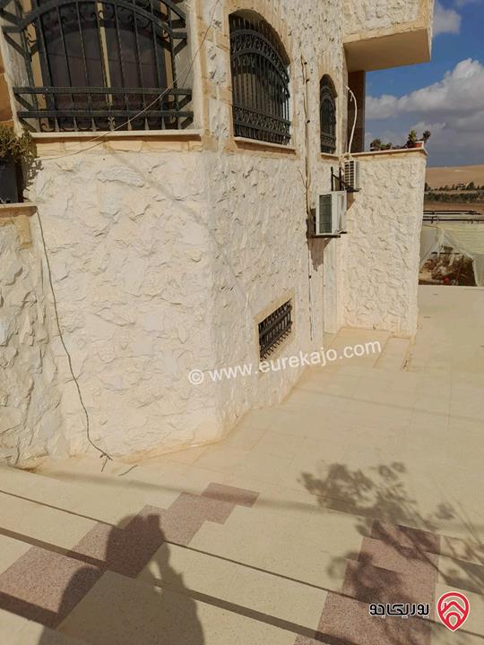 منزل مساحة 140م على أرض 5 دونم للبيع في المفرق قضاء رحاب 