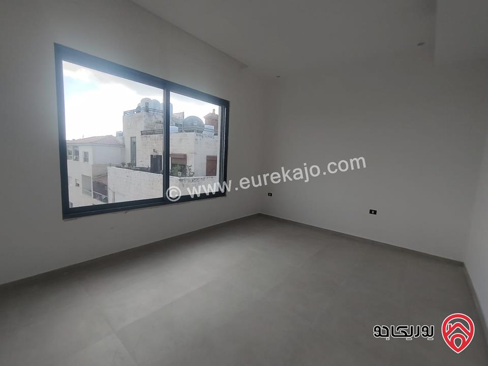 فلل متلاصقة مساحة الارض 250م مساحة البناء 500م للبيع في عمان - عبدون 