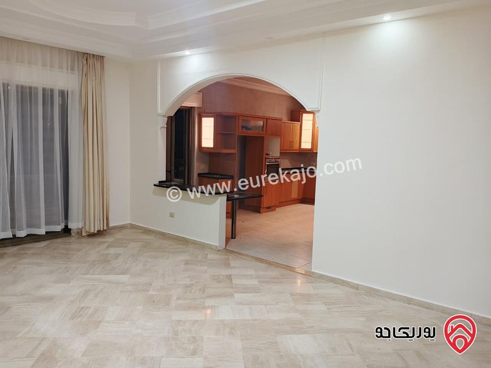 شقة أرضية فاخرة مساحة 300م داخلي و 300م خارجي للايجار في عمان - عبدون