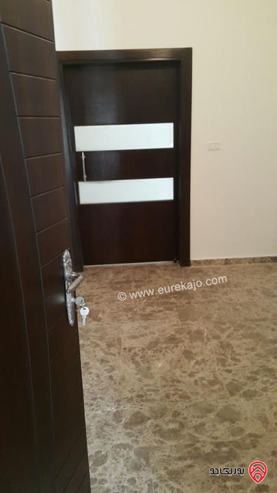 شقة طابق أرضي معلق مساحة 185م للبيع في عمان - الجاردنز