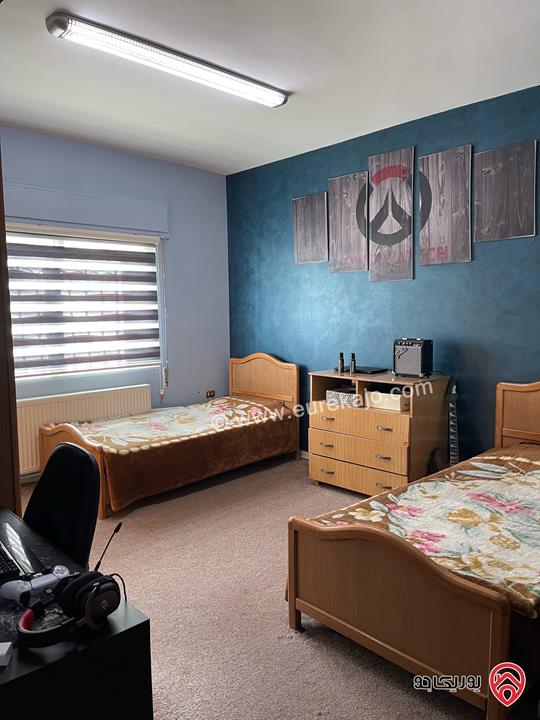 شقة أرضية مساحة 211م داخلي و 60م خارجي للبيع في عمان - طبربور