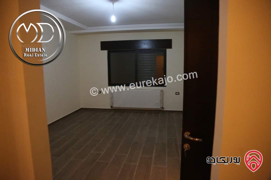 شقة شبه ارضي فارغة للايجار في عمان - ضاحية النخيل مساحة 200م مع ترس و حديقة 250م تشطيبات ديكورات عصرية فاخرة