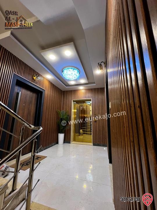 شقة فاخرة بدفعة 50% مساحة 195م داخلي و 150م خارجي للبيع في عمان - الجبيهة 