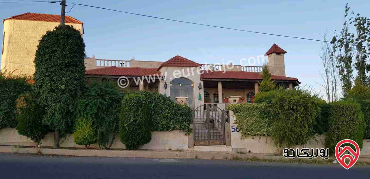 فيلا مساحة الارض 1196م مساحة البناء 450م للبيع في السلط