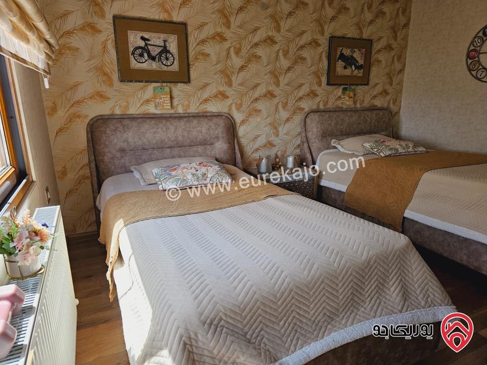 شقة سوبر ديلوكس مساحة 273م طابق أرضي مع مساحة خارجية 90م للبيع مفروشة في الجبيهة 