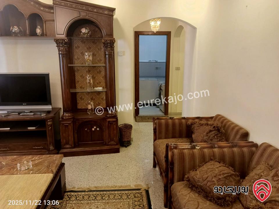 شقة طابقية مساحة 300م للبيع مفروشة في عمان - أم أذينة