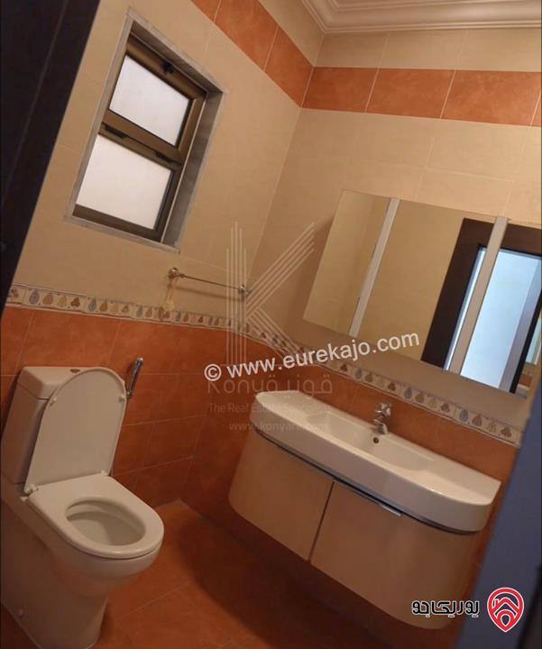 شقة مميزة طابق ثالث مساحة 240م للبيع في عمان - الكرسي