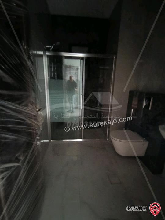 شقة سوبر ديلوكس مساحة 240م للإيجار فارغة في عمان - الرابية 