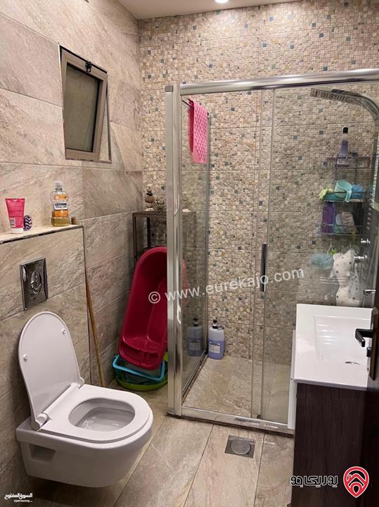 شقة فاخرة طابق ثالث مساحة 190م للبيع في عمان - خلدا