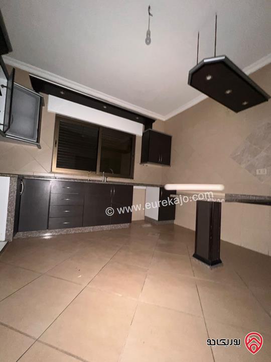 شقة أرضية مساحة 180م داخلي و 120م خارجي للايجار في عمان - السابع 