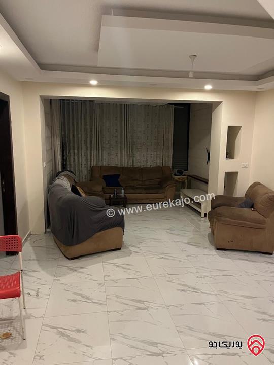 شقة طابق ثالث دوبلكس مساحة 285م للبيع في الزرقاء الجديدة السعر قابل للتفاوض من المالك مباشره 