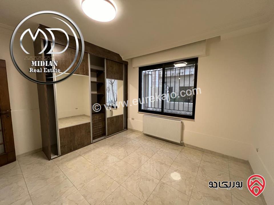 شقة شبه ارضي فارغة للايجار في عمان - عبدون مساحة 200م تشطيبات و ديكورات عصرية فاخرة اطلالة جميلة