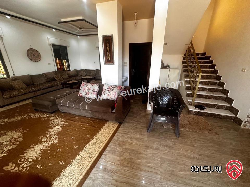 مزرعة فيها فيلا عدد 2 مساحة كل فيلا 300م على أرض 14 دونم للبيع في جرش