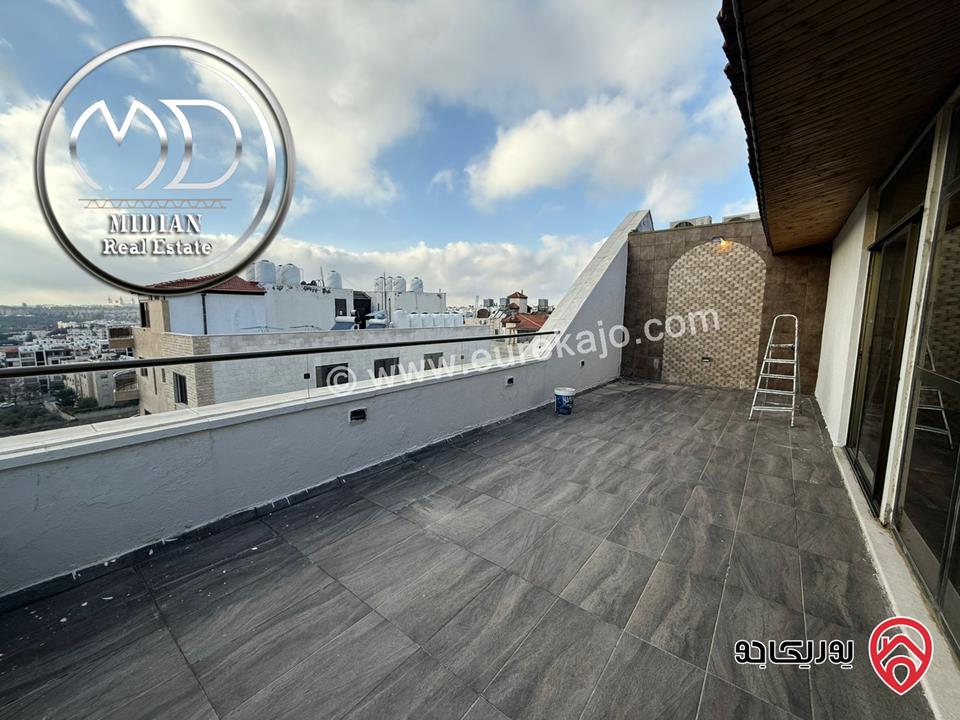 رووف فارغ للايجار في عمان - ام السماق مساحة 120م مع ترس 50م تشطيبات سوبر ديلوكس اطلالة جميلة بسعر مميز