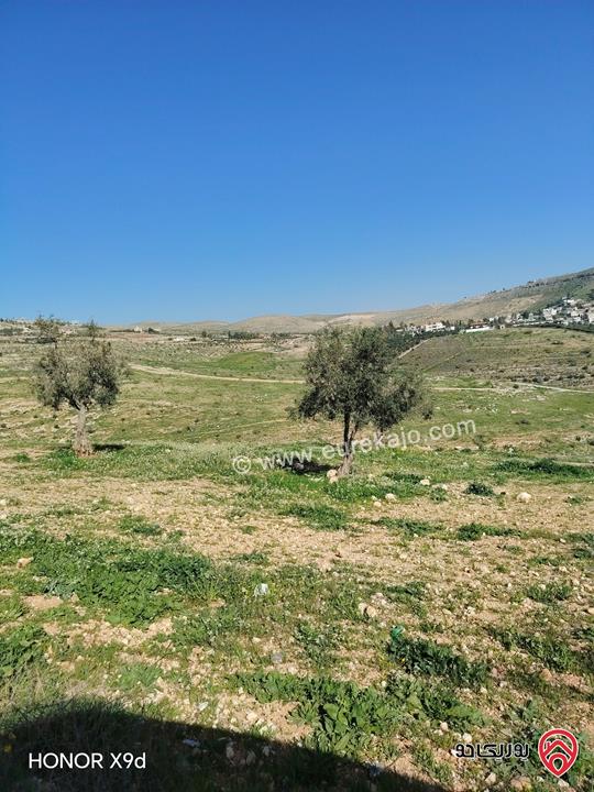 قطعة ارض مساحة 3400م للبيع في جرش على شارع جرش الزرقاء الرئيسي