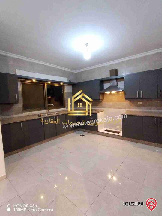 شقة فارغة طابق شبه ارضي مساحة 200م مع ترس للإيجار في عمان - ضاحية الرشيد 