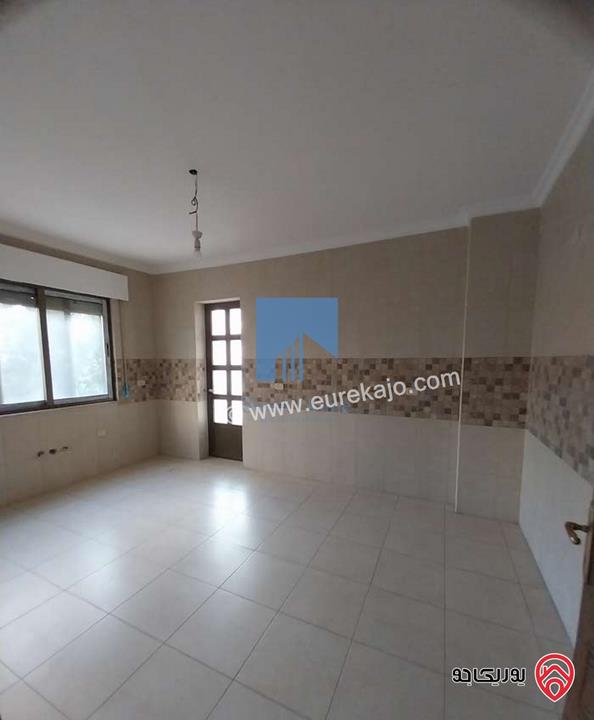 شقة مميزة طابق ثالث 180م مع روف 80م للبيع في عمان - الرابية