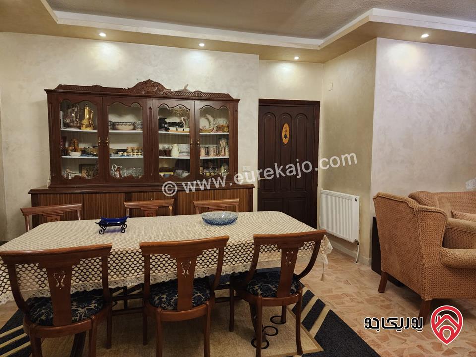 شقة طابقية  رووف كامل مساحة 300م للبيع في عمان - الشميساني