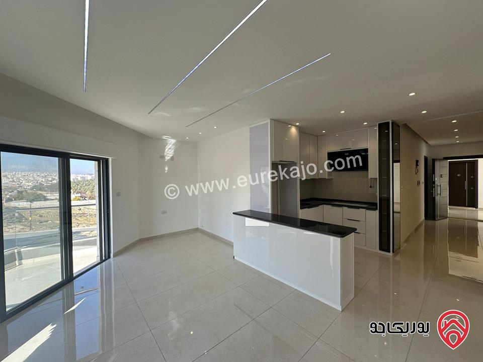 شقة دوبلكس طابق ثالث مع روف مساحة 160م للبيع في عمان - الجبيهة حي المنصور من المالك كاش او اقساط