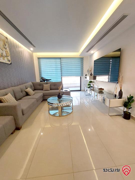 شقة فخمة طابق أول مساحة 100م للإيجار السنوي مفروشة في عمان - دير غبار