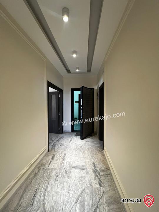 شقة سوبر ديلوكس مجددة مساحة 184م طابق ثالث للبيع في عمان - خلدا