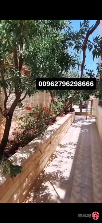 منزل مستقل مساحة 380م على أرض 318م للبيع في عمان - ابو نصير 