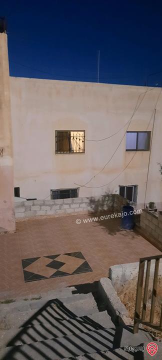 بيت مستقل مكون من 3 طوابق على أرض 252م للبيع في عمان - ماركا الجنوبية 