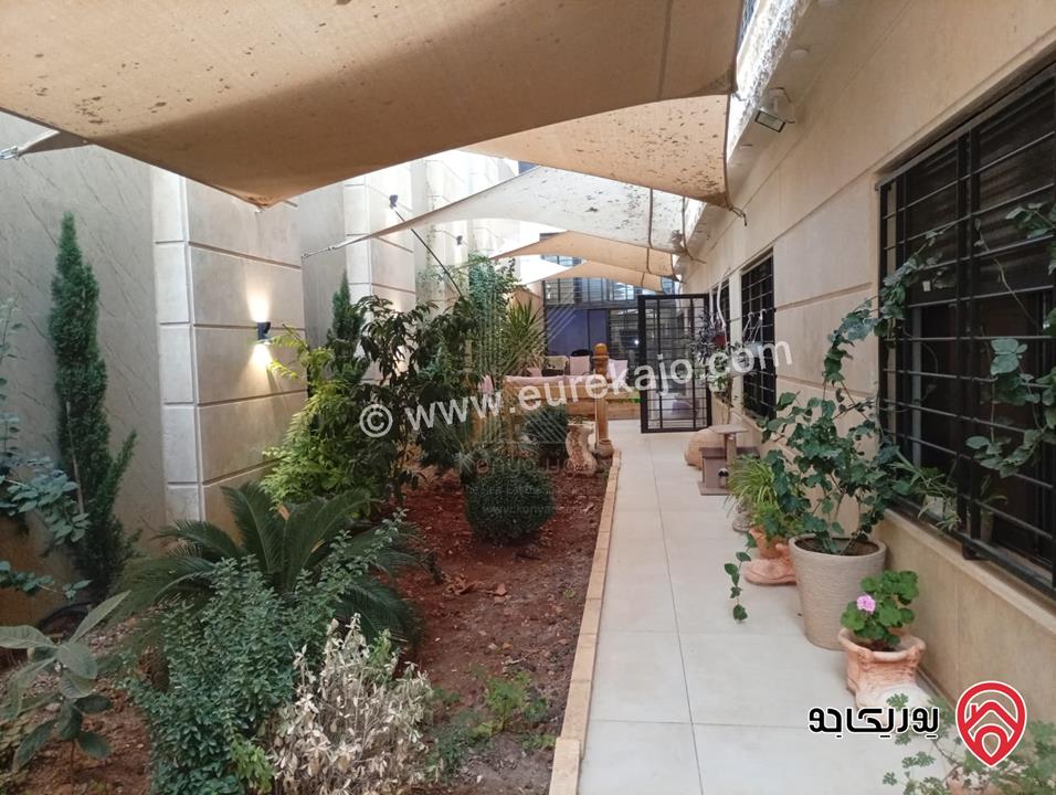 شقة فاخرة شبه أرضية مساحة 221م داخلي و 280م خارجي للبيع في عمان - على طريق المطار