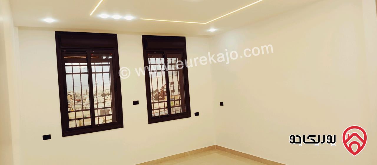 فيلا دوبلكس مساحة 250م على أرض 400م للبيع في الزرقاء - ضاحية المدينة المنورة 