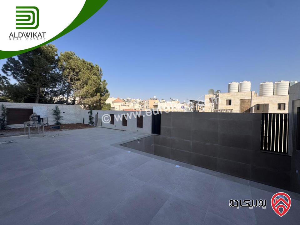 فيلا متلاصقة للبيع في عمان - دابوق مساحة الارض 500م ، البناء 780م ، الحديقة 50م والترس 150م