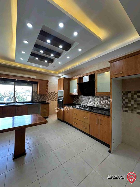 شقة مساحة 175م طابق أول للبيع في عمان - مرج الحمام 