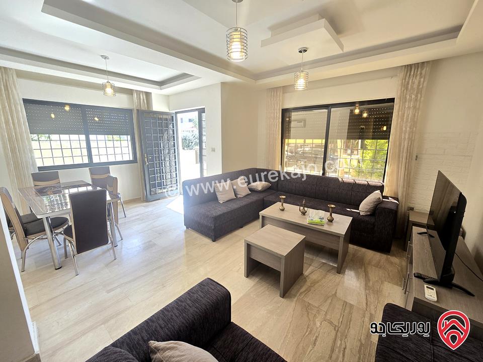 شقة ارضية مساحة 130م داخلي و 50م خارجي مع مدخل وكراج خاص للايجار مفروشة في عمان - ضاحية الامير راشد 