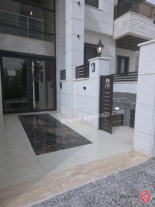 شقة شبه ارضي واسعة مساحة 185م داخلي وخارجي 220م ومشمسة تشطيبات ديلوكس للبيع في عمان - شفا بدران