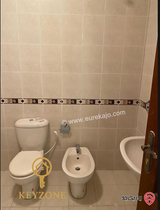 شقة طابق ثالث مساحة 235م للبيع في عمان - دير غبار 