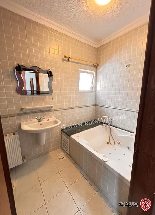 شقة أرضية مفروشة مساحة 170م داخلي و 70م خارجي للايجار السنوي في عمان - ام السماق