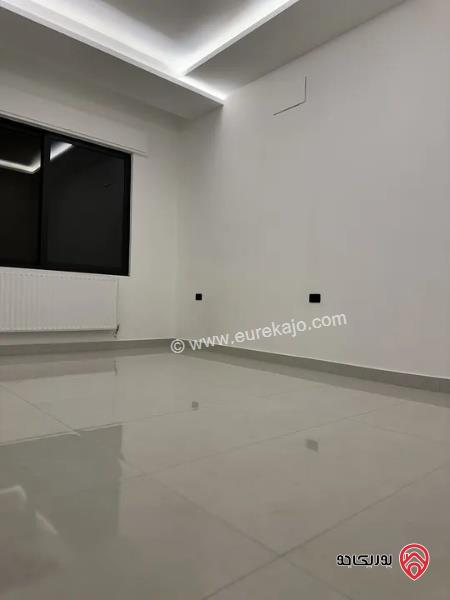 شقة فاخرة جديدة 220م طابق أول للبيع في عمان - خلدا  