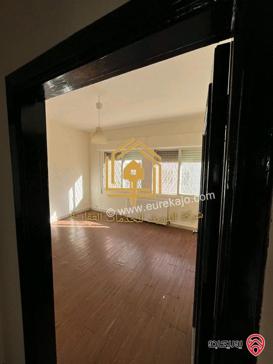 شقة فارغة طابق ثانى مساحة 200م للإيجار في عمان - الجبيهة 