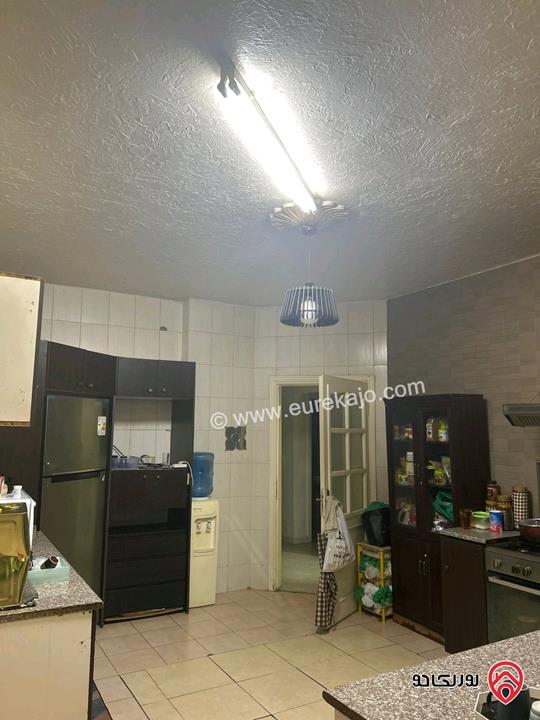 شقة شبه أرضية مساحة 194م داخلي و 160م خارجي للبيع في عمان - ام أذينة