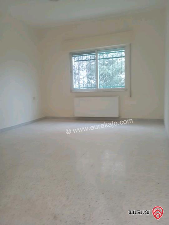 شقة ارضية مساحة 231م داخلي و حديقة وتراسات 250م للبيع في عمان - الجاردنز