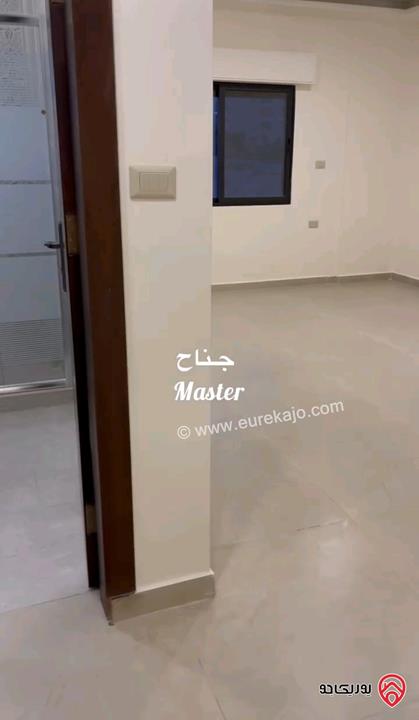 شقة طابق ثالث مع روف مساحة 255م للبيع في الزرقاء الجديدة البتراوي 