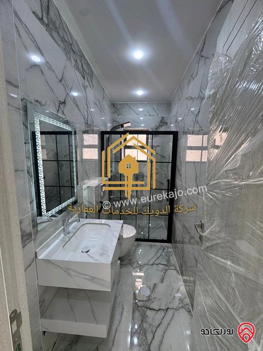 شقة جديدة لم تسكن مساحة 130م طابق ثالث للايجار في عمان - الجبيهة 